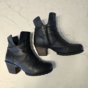 John Fluevog Hopefuls Rosy Ankle Boots – Women’s Size 6.5 – Black Leather